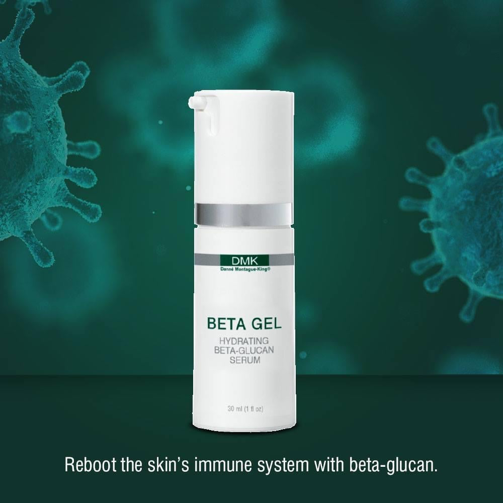 Liten pumpeflaske med Beta Gel serum i grønt bilde som illustrerer immunforsvaret i huden Foto